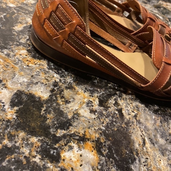 Womens Cabin Creek solid brown strappy slip on Lester sandals size 10M - Picture 3 of 5